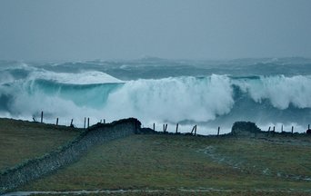 Extreme sea levels, not socioeconomic changes, are the main driver of Europe’s future coastal flood risk