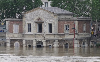 What is driving future fluvial flood risk in Europe?