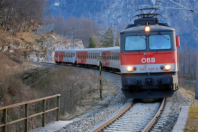 It pays off to adapt road and rail transport to climate change. Austria as an example