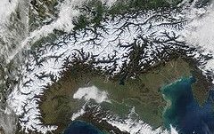 Snow variability in the Swiss Alps 1864–2009
